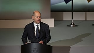 A német kancellár egy berlini konferencián