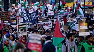 İngiltere'nin başkenti Londra'da Filistin'e destek yürüyüşü düzenlendi. Eyleme yüz binlerce kişi katıldı