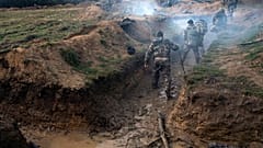 Французские солдаты обучают украинских пехотинцев на базе во Франции, вторник, 7 ноября 2023 г.