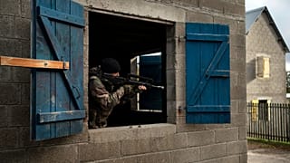 Ukrainian infantrymen train with French soldiers to learn combat skills, in France, Tuesday, Nov. 7, 2023. 