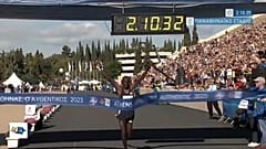Queniano Felix Kirpchirchir corta a meta com novo recorde na maratona de Atenas