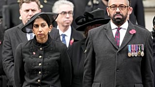 Suella Braverman, al lado de su sustituto, James Cleverly, durante las conmemoraciones del 'Remembrance Day', ayer domingo