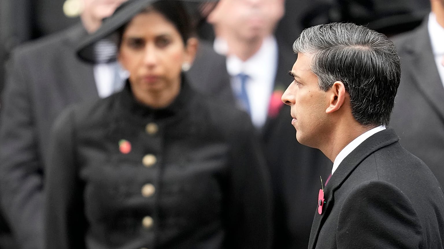 Remodelação no governo britânico: Sai ministra do Interior; regressa um antigo primeiro-ministro
