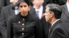 Η υπουργός Εσωτερικών της Μεγάλης Βρετανίας Σουέλα Μπράβερμαν και ο πρωθυπουργός Ρίσι Σούνακ