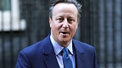 İngiltere'de eski Başbakanı David Cameron Dışişleri Bakanı olarak atandı