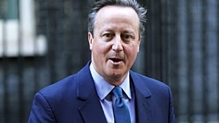 İngiltere'de eski Başbakanı David Cameron Dışişleri Bakanı olarak atandı