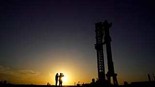 Илон Маск сообщил, что SpaceX ожидает одобрения полёта, намеченного на 17 ноября.