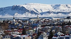 A atividade sísmica na Islândia começou numa zona a norte de Grindavik, uma cidade piscatória com 3 400 habitantes, que foi evacuada no sábado. 