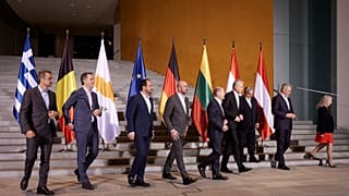 ΟΙ ΗΓΕΤΕΣ ΜΠΡΟΣΤΑ ΑΠΟ ΤΙΣ ΣΗΜΑΙΕΣ ΤΩΝ ΧΩΡΩΝ ΤΟΥΣ