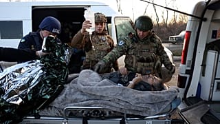 Rússia atingiu hospital e várias casas em bombardeamento a Kherson, Ucrânia