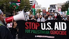 مظاهرة مؤيدة للفلسطينيين تطالب بوقف إطلاق النار في غزة في واشنطن.