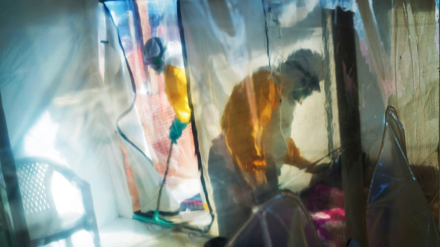 Ebola ile mücadele kapsamında Kongo'da görev yapan DSÖ personeli 