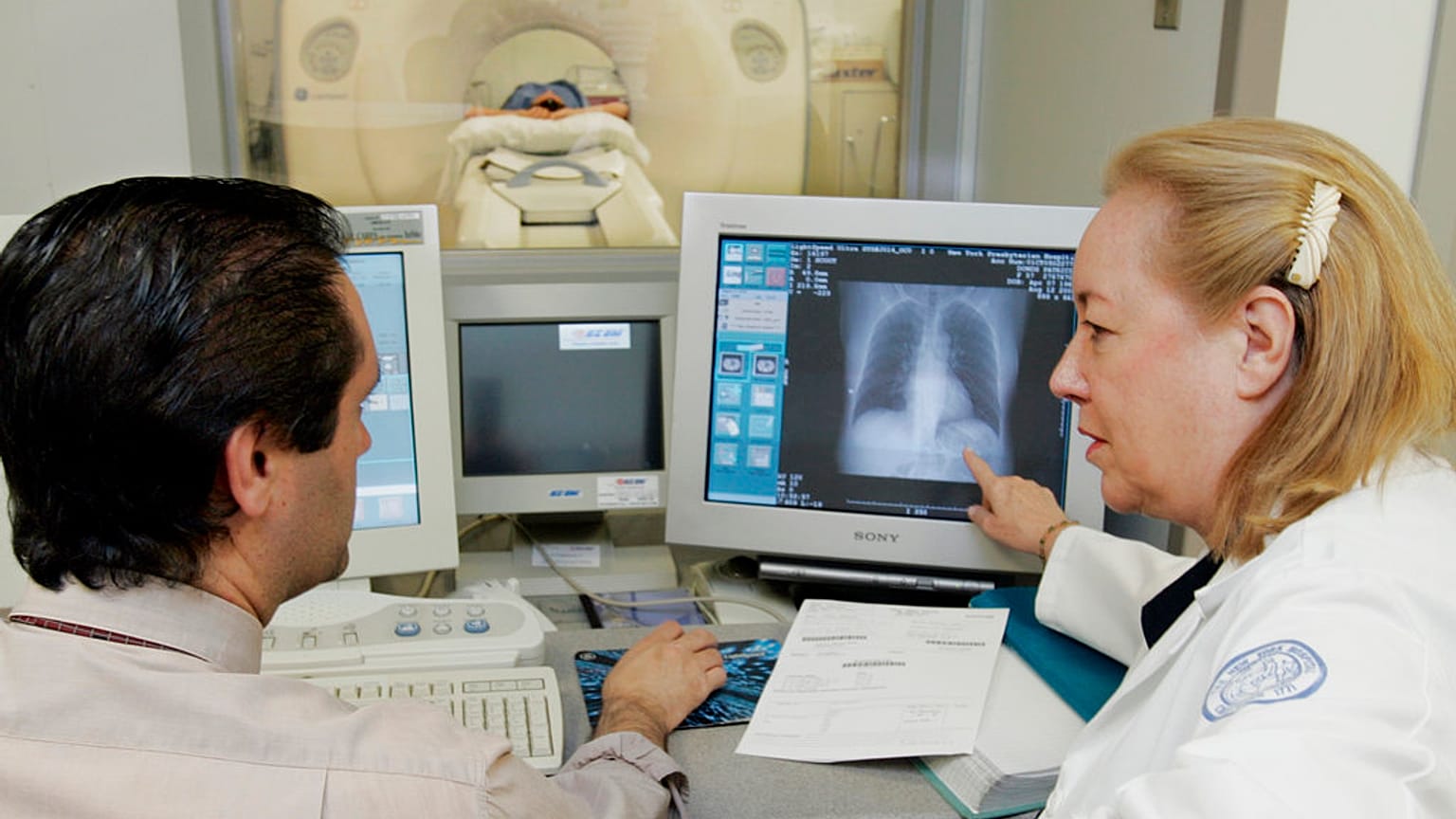  باحثون يطورون اختبار دم لاكتشاف تغيّرات سرطان الرئة المبكر قبل الأشعة التقليدية، وفق نتائج نُشرت 26 أبريل 2017.