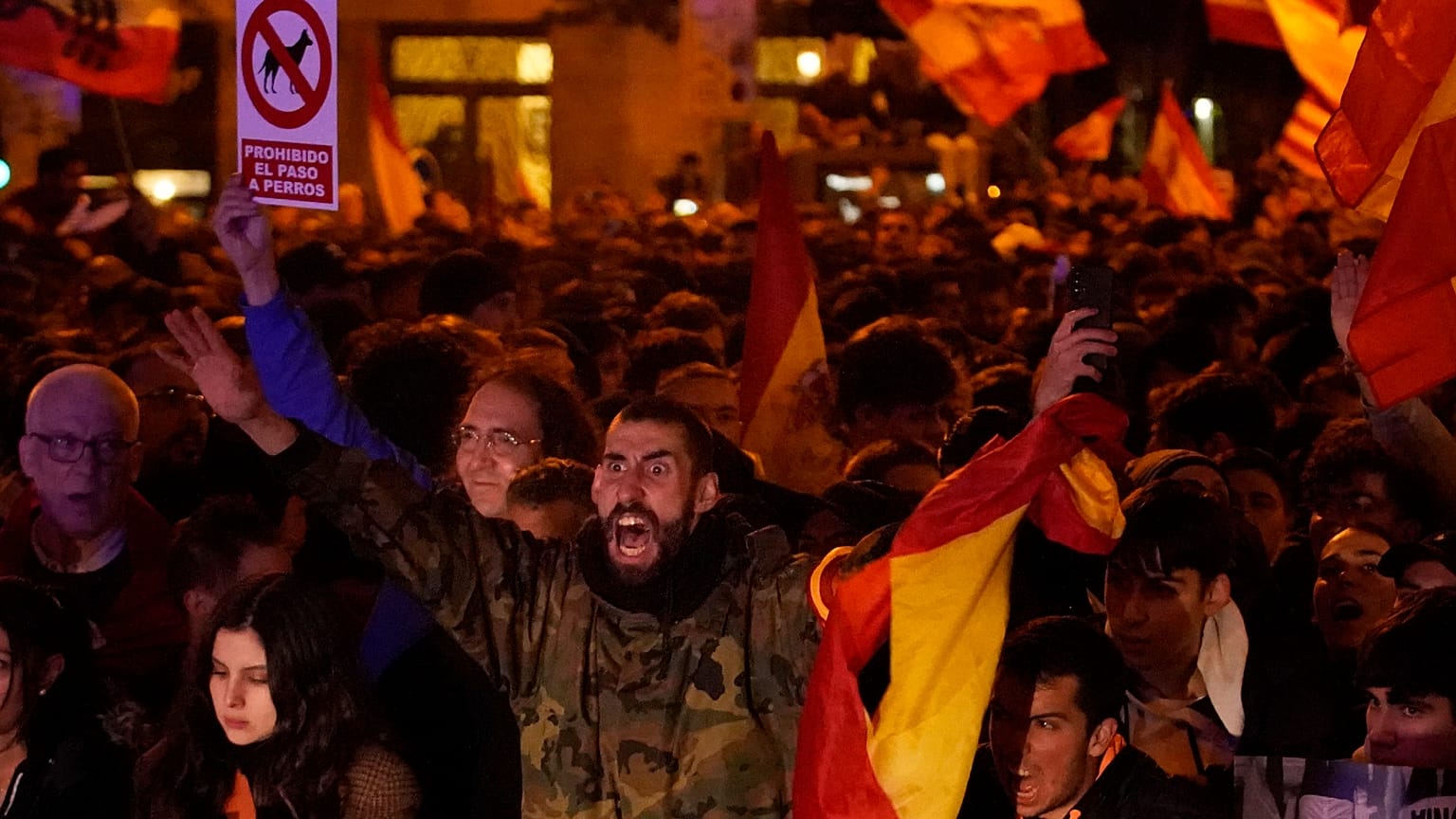 Demonstrators gather to protest against the amnesty at the headquarters of Socialist party in Madrid