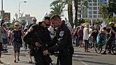 Israelische Verteidigungskräfte auf der Straße in Israel.