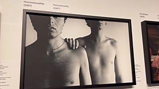 A kordon mögé zárt fénykép a Néprajzi Múzeumban