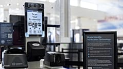 Fotónk illusztráció: arcfelismerő rendszer amerikai repülőtéren