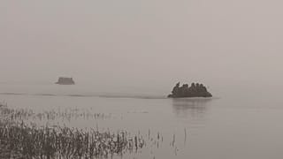Marines ucranianos navegan a lo largo del río Dniéper en la línea del frente cerca de Jersón, Ucrania, el sábado 14 de octubre de 2023.