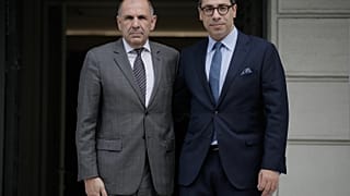 Ο υπουργός Εξωτερικών Γιώργος Γεραπετρίτης (Α) υποδέχεται τον υπουργό Εξωτερικών της Κύπρου Κωνσταντίνο Κόμπο