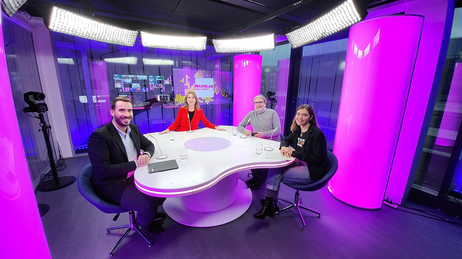Méabh Mc Mahon con Anya Frances VerKamp, Enrique Serbeto y 