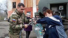 Nur mit russischem Pass bekommen die Menschen in den besetzten Gebieten Zugang zum Gesundheitssystem.