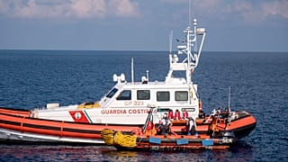 Yedi AİHM yargıcı oybirliğiyle göçmenlere hem üzücü hem de aşağılayıcı bir muamele yapıldığına karar verdi