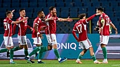 A magyar csapat Ádám Martin (középen) gólját ünnepli Szófiában a Bulgária elleni mérkőzésen. 