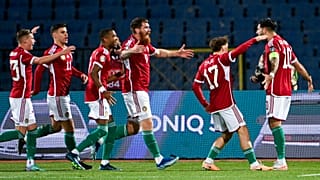 A magyar csapat Ádám Martin (középen) gólját ünnepli Szófiában a Bulgária elleni mérkőzésen.