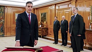 Pedro Sánchez promete su cargo ante el Rey.
