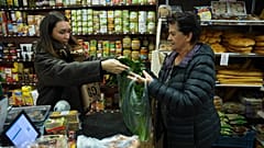 Inflation sinkt auf Zweijahrestief, aber Europäer spüren immer noch den Druck