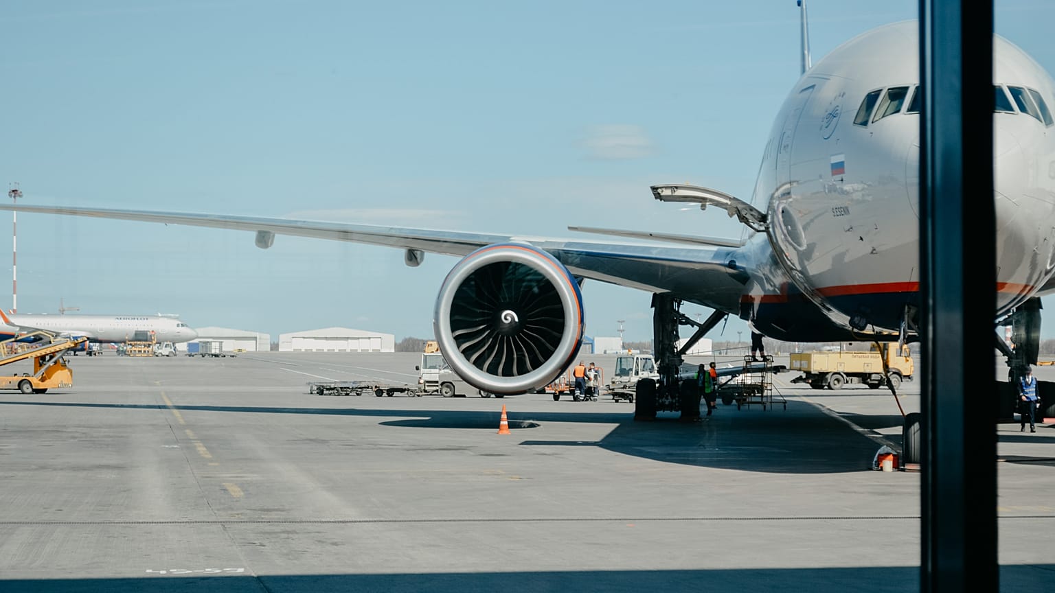 Der in der Normandie gelegene Flughafen ist derzeit geschlossen, und Reisende werden gebeten, auf weitere Informationen zu warten. 