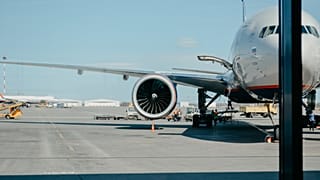 Der in der Normandie gelegene Flughafen ist derzeit geschlossen, und Reisende werden gebeten, auf weitere Informationen zu warten.