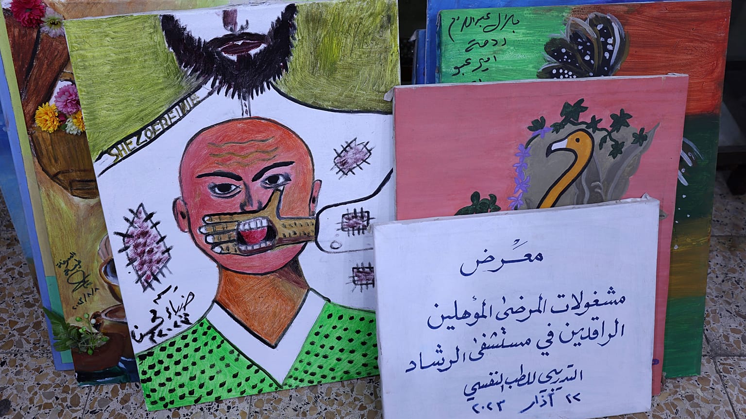 معرض يضم أعمال المرضى في مستشفى الرشاد