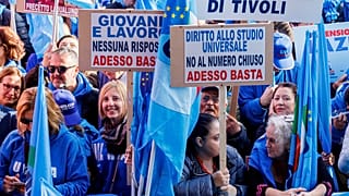 Manifestanti in piazza a Roma