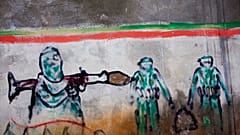 Ein Graffiti, das Hamas-Kämpfer zeigt, ist an einer Wand in Gaza-Stadt zu sehen, Dienstag, 12\. April 2011.
