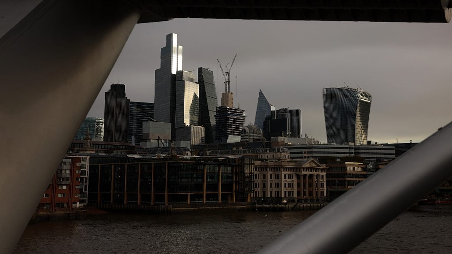 Londra Şehri'nin ufuk çizgisi, Kasım 2023.