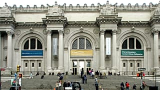 New York'taki Metropolitan Sanat Müzesi'nin ön girişi.