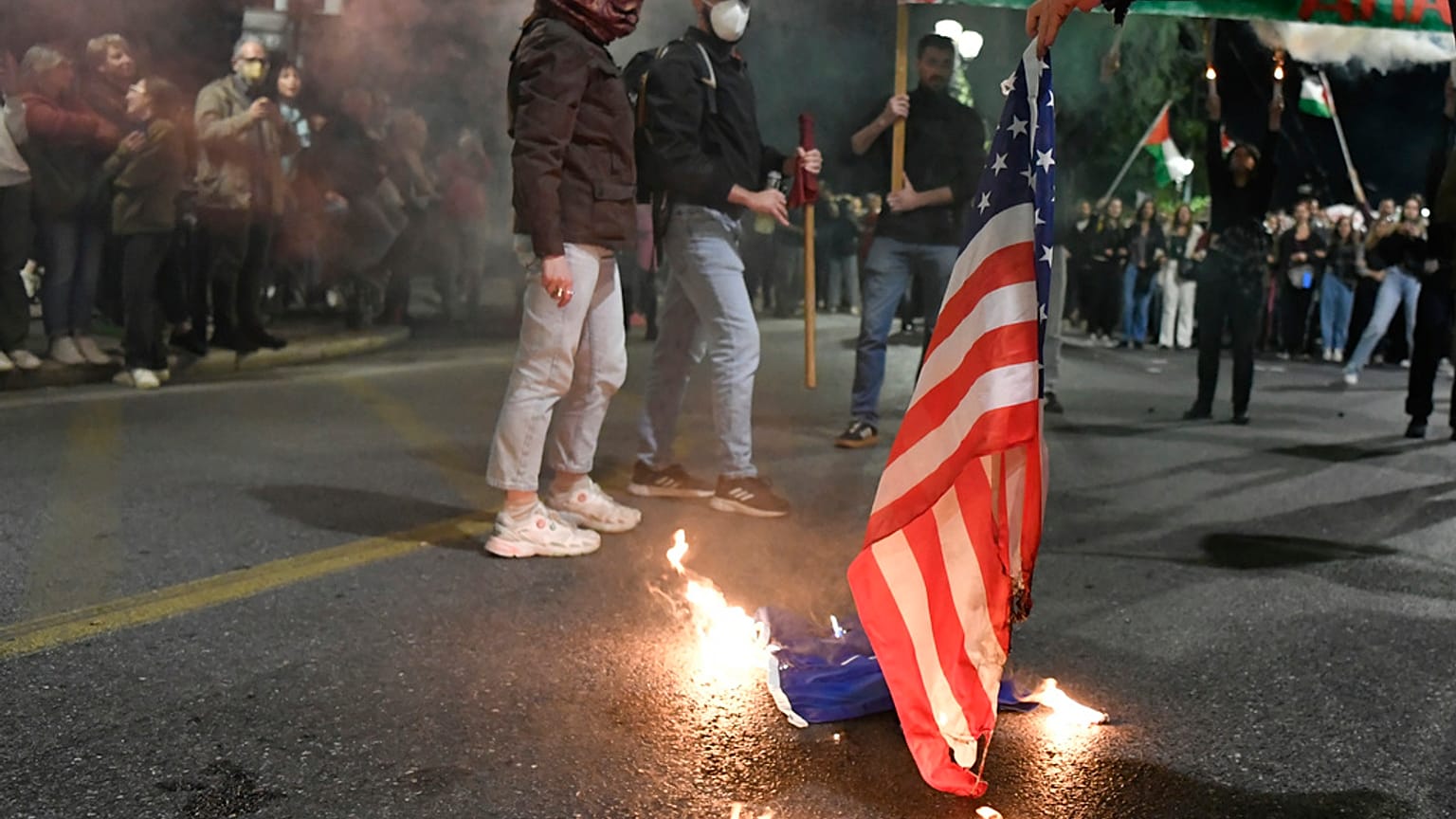 Κάψιμο αμερικανικής σημαίας