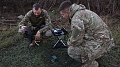 Ukrainische Drohnenpiloten beim Training. Die unbemannten Flieger spielen eine wichtige Rolle bei den Kämpfen.