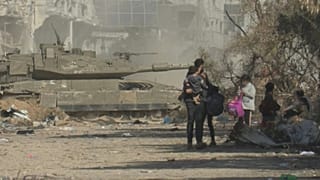 دبابة إسرائيلية في محيط مستشفى الشفاء في غزة