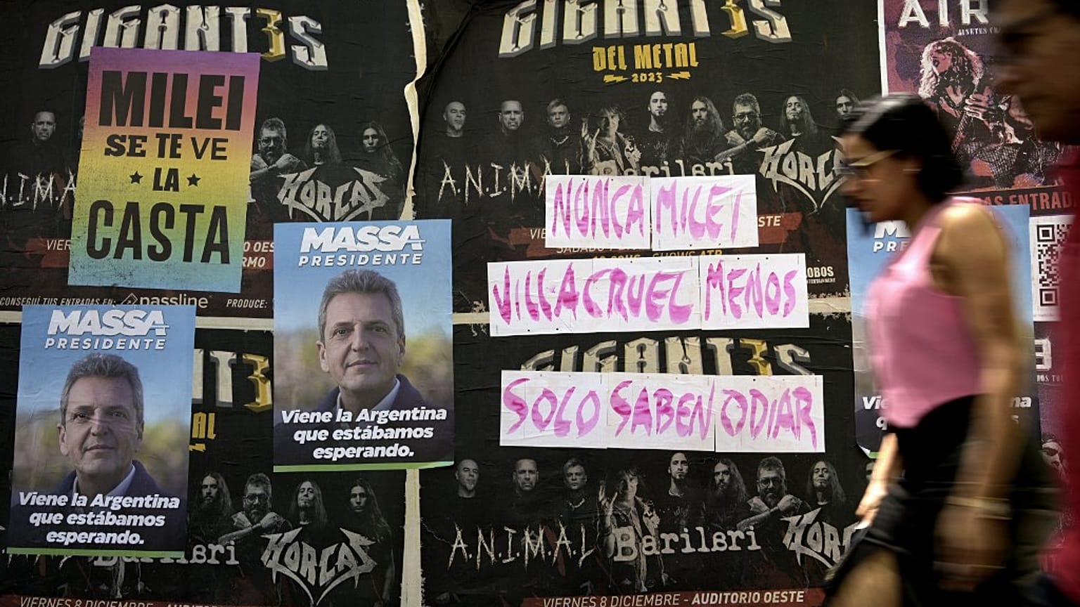 Los argentinos acuden este domingo a los colegios electorales para la segunda vuelta de las presidenciales