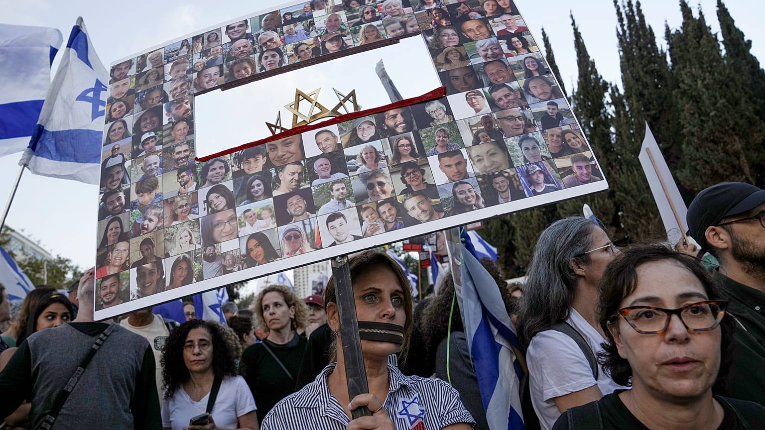 Gazze'de Hamas tarafından alıkonulan 240 rehinenin aileleri ve destekçileri, rehinelerin geri dönmesi için düzenlenen beş günlük dayanışma yürüyüşünün son ayağını tamamladı.