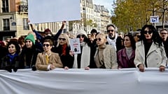 Plusieurs milliers de personnes ont marché pour la paix au Proche-Orient à Paris ce 19 novembre 2023 à l'appel de plusieurs personnalités de la culture