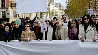 Plusieurs milliers de personnes ont marché pour la paix au Proche-Orient à Paris ce 19 novembre 2023 à l'appel de plusieurs personnalités de la culture
