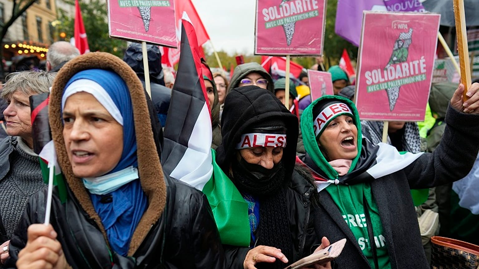 Miles de personas marcharon el domingo 19 de noviembre por las calles de París por la paz en Oriente Medio.