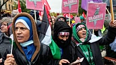Miles de personas marcharon el domingo 19 de noviembre por las calles de París por la paz en Oriente Medio.