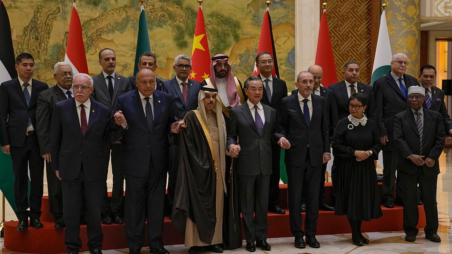 Çin Dışişleri Bakanı Wang Yi, Filistin Yönetimi, Suudi Arabistan, Mısır, Endonezya ve Ürdün dışişleri bakanlarından oluşan bir heyeti Pekin'de ağırladı