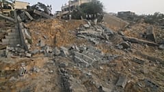 أحد المباني المدمرة جراء القصف الإسرائيلي على قطاع غزة في رفح