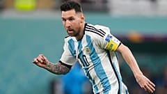 الأرجنتيني ليونيل ميسي خلال مباراة دور الـ16 لكأس العالم لكرة القدم بين الأرجنتين وأستراليا في استاد أحمد بن علي في الدوحة، قطر، 3 ديسمبر 2022.