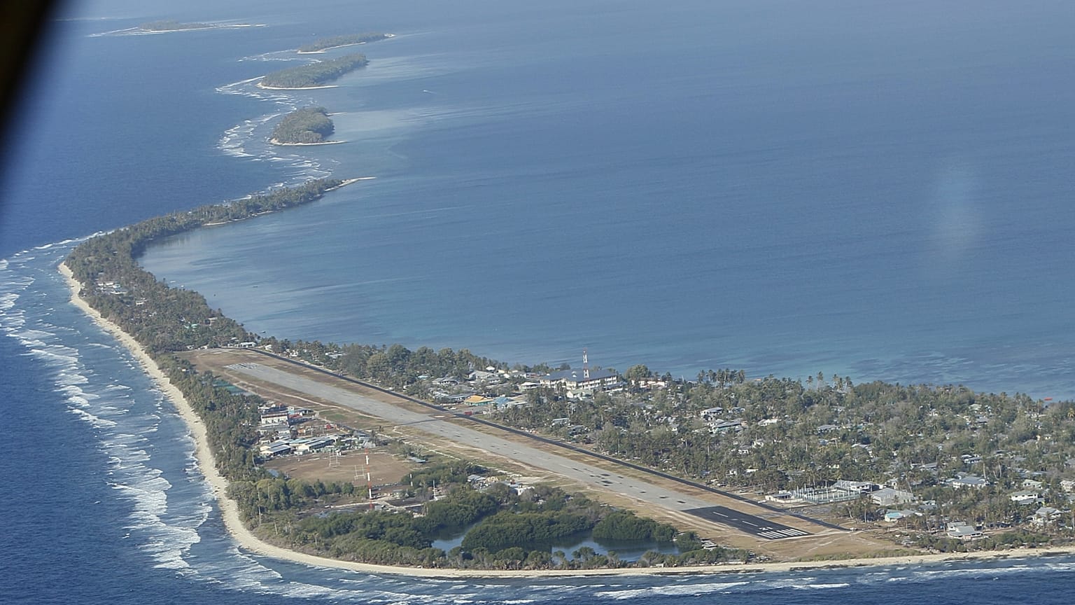 Funafuti, Tuvalu fő szigete repülőgépből nézve